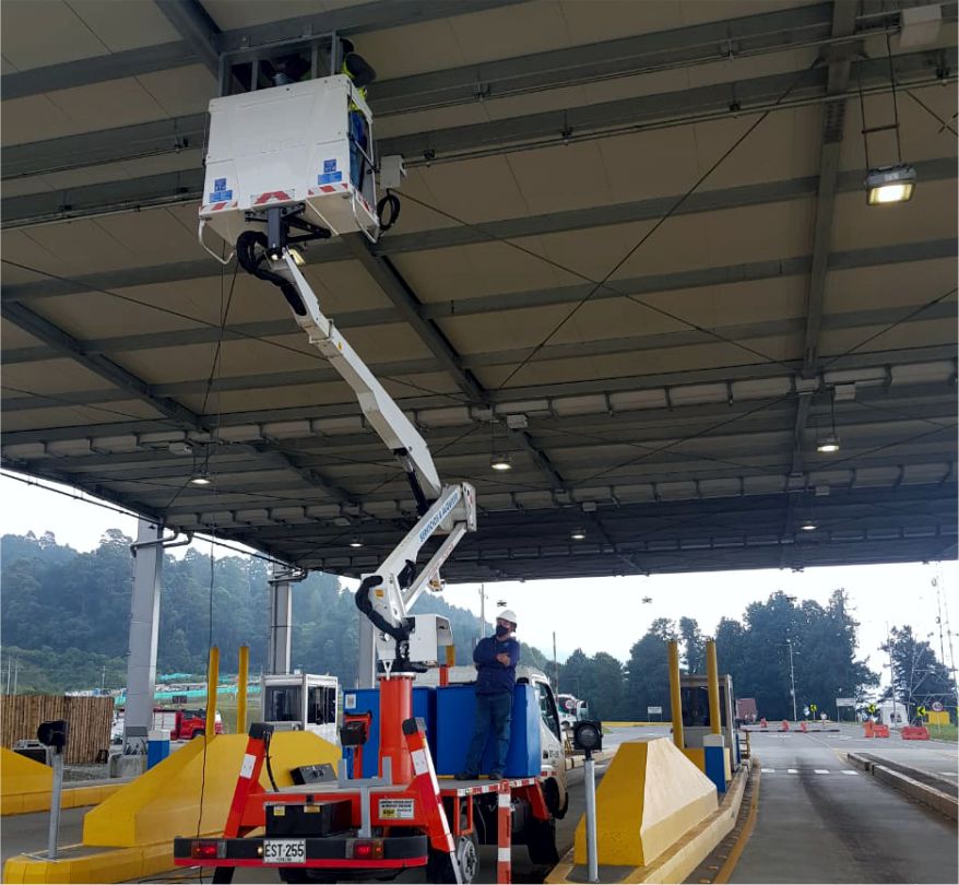 Alquiler carro canasta para trabajos en altura 5 instalaciones electricas con brazo articulado