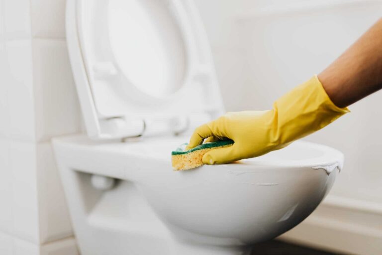 Bathroom cleaning tips to save time and worry 10 Bathroom cleaning tips to save time and worry