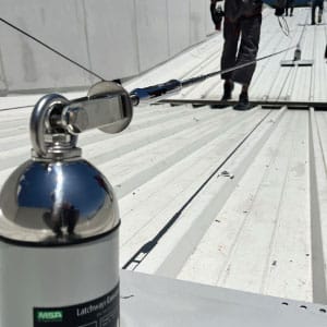 Trabajo en alturas 9 instalación puntos de anclaje certificados