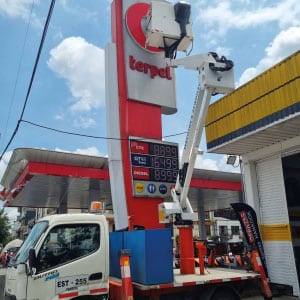 CAMION-PARA-TRABAJO-SEGURO-EN-ALTURAS