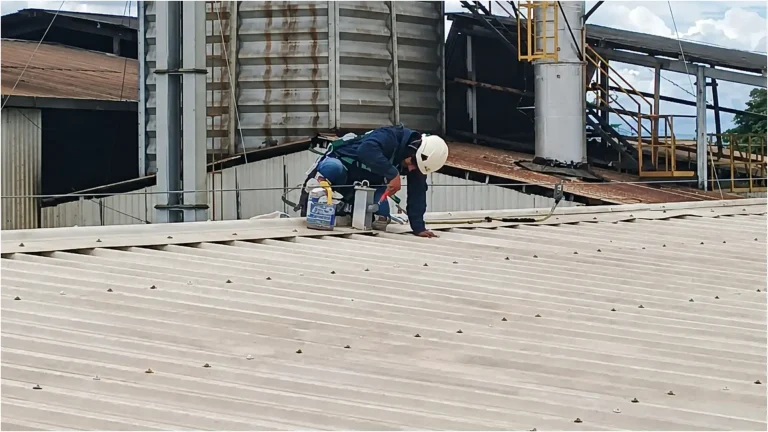 Trabajo en alturas después de un sismo: cómo evaluar riesgos antes de reiniciar labores 1 Trabajo en alturas después de un sismo